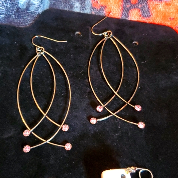 Dangle Costume Earrings - Picture 4 of 4